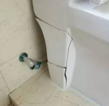 马桶瓷烂了一块怎么办啊(马桶瓷烂了一块怎么办啊图片) 马桶瓷烂了一块怎么办啊(马桶瓷烂了一块怎么办啊图片)