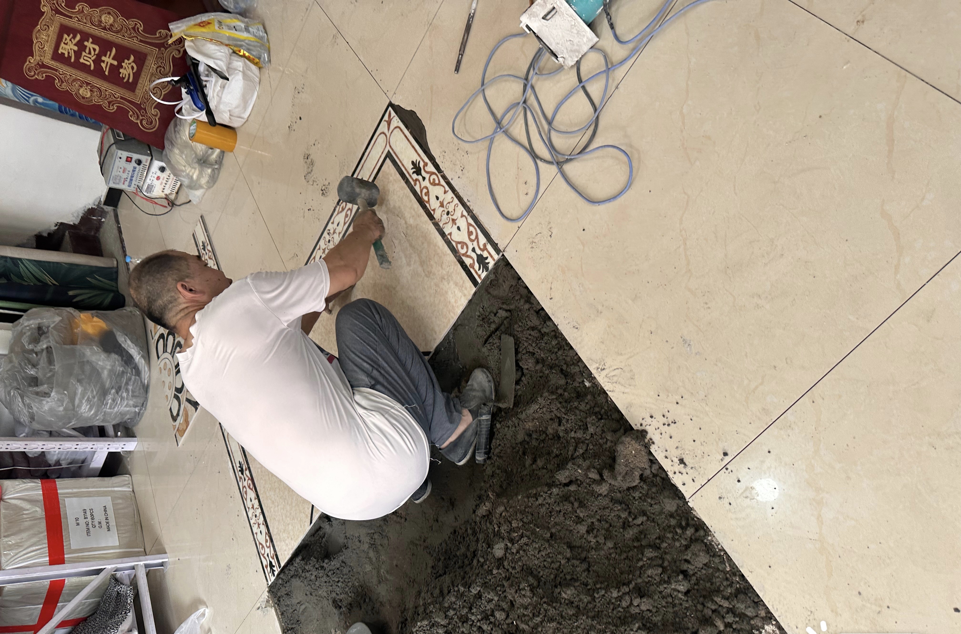 瓷砖师傅工资是贴完给钱吗(贴瓷砖师傅一个月能挣多少钱)