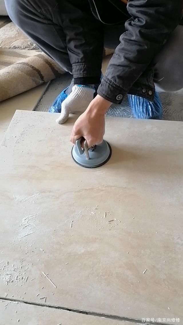 瓷砖烂了如何修复好看(瓷砖烂掉了小块,怎么修补)