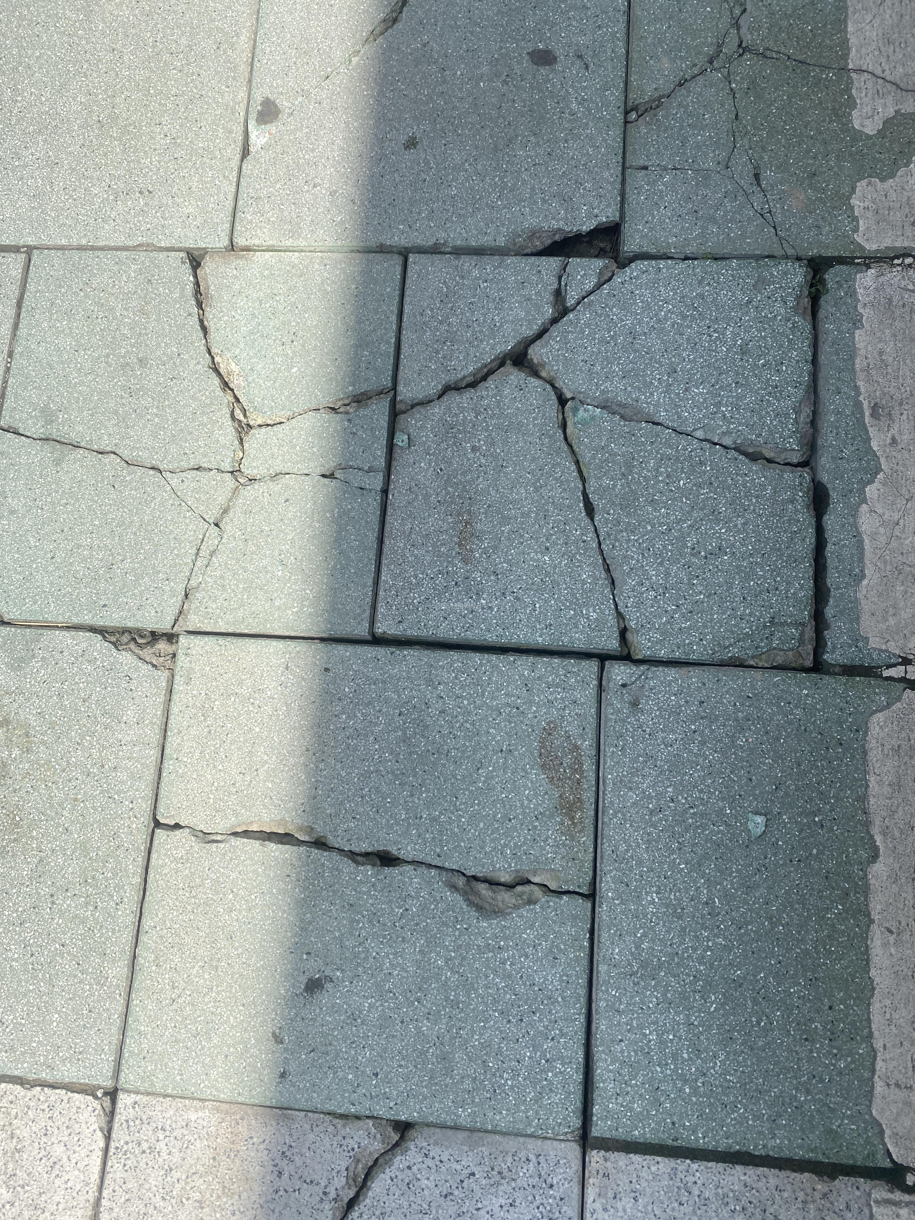 瓷砖很硬是好是坏(瓷砖硬的质量好还是软的质量好)